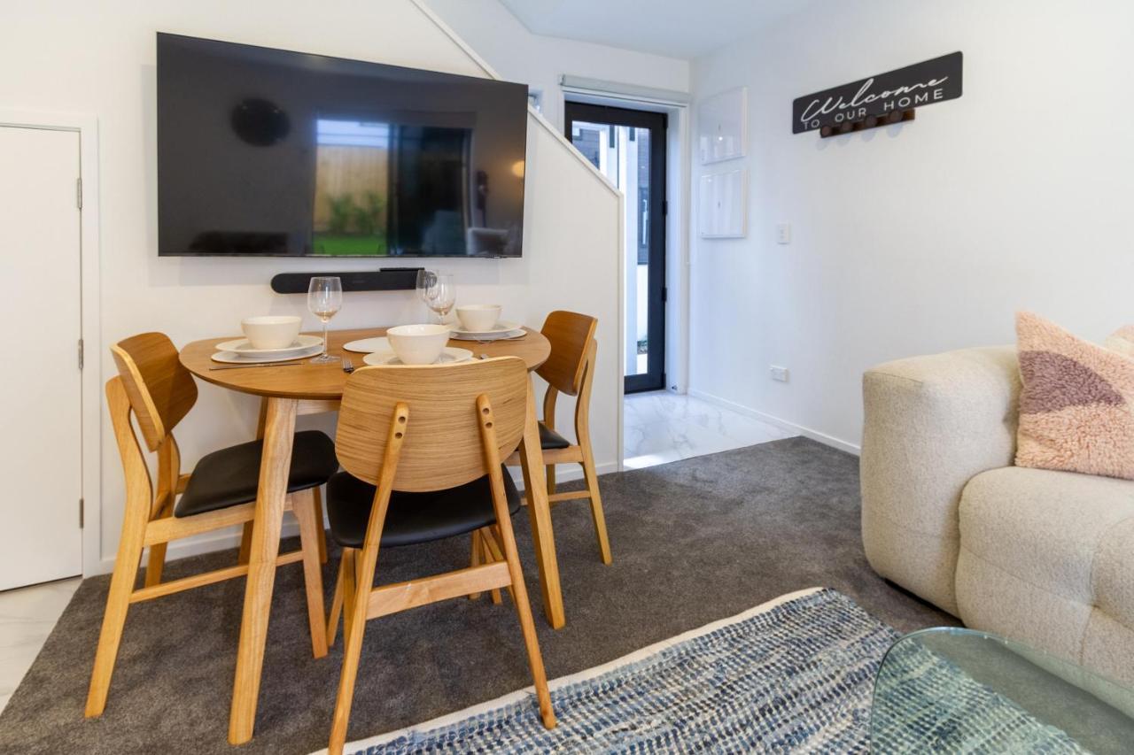 Sun Soaked Townhouse 2 Bed 2 Bath Apartment Christchurch