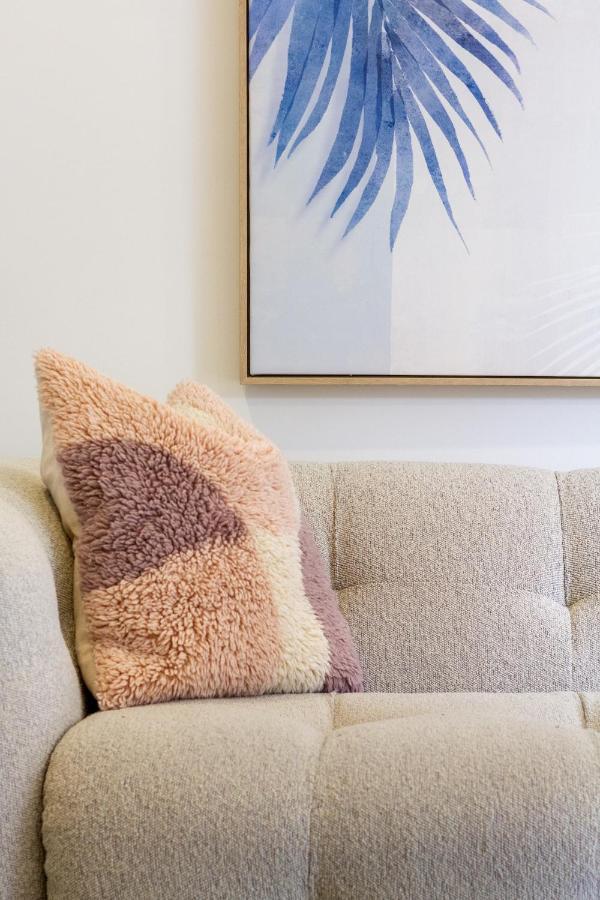Sun Soaked Townhouse 2 Bed 2 Bath *